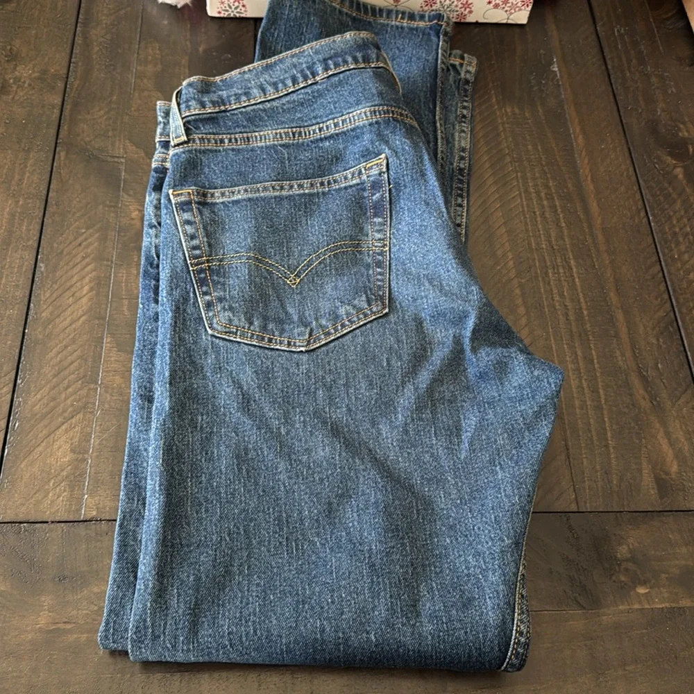 Men's Levi Strauss & Co. Blue Jeans. Size 32" W 34" L - Picture 7 of 16